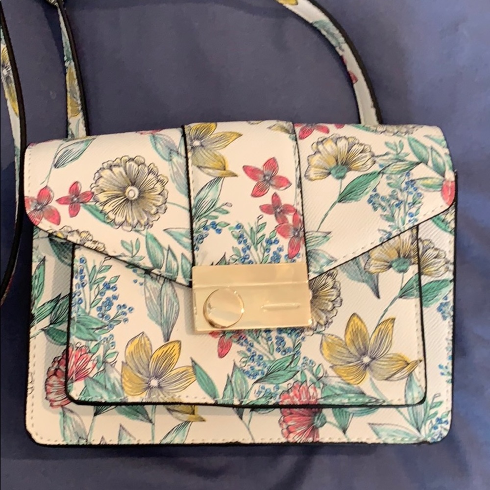 🌸 Pristine Floral purse 🌸